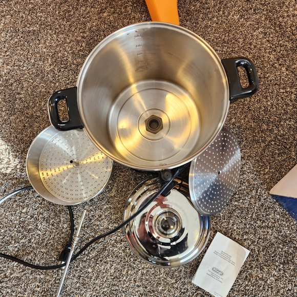 DeLonghi Silver Coffee Urn - 60-Cup Capacity - Picture 4 of 5